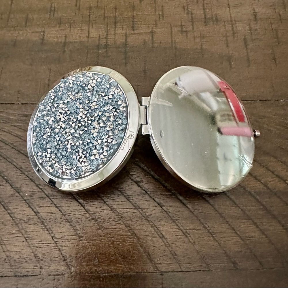 Glam Compact Mirror - Picture 10 of 13